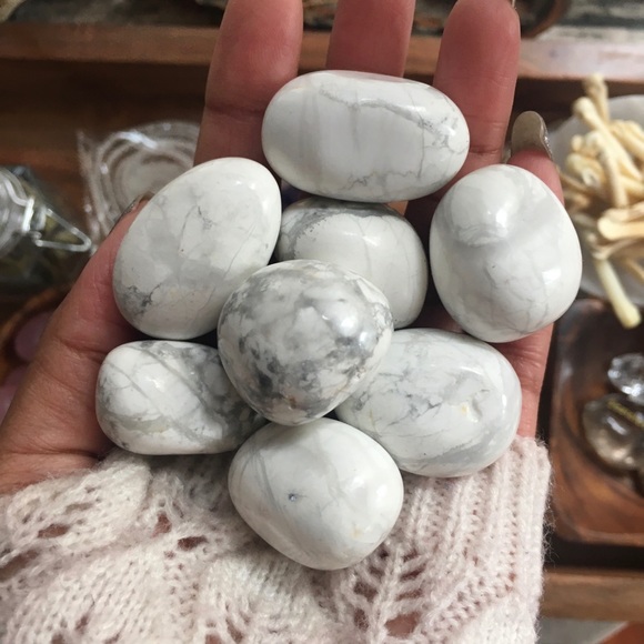 Howlite Tumbles (1pcs) Random selection. - Picture 4 of 5